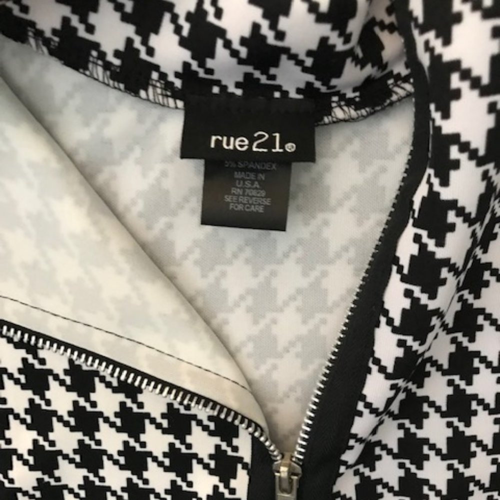 Rue21 Tank - Zip Front Sleeveless